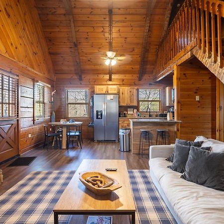 Dudley II By Avantstay Comfortable Cabin W Hot Tub Views 비둘기 포지 외부 사진