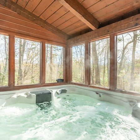 Dudley II By Avantstay Comfortable Cabin W Hot Tub Views 비둘기 포지 외부 사진