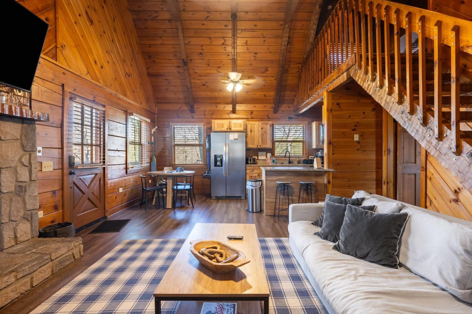 Dudley II By Avantstay Comfortable Cabin W Hot Tub Views 비둘기 포지 외부 사진