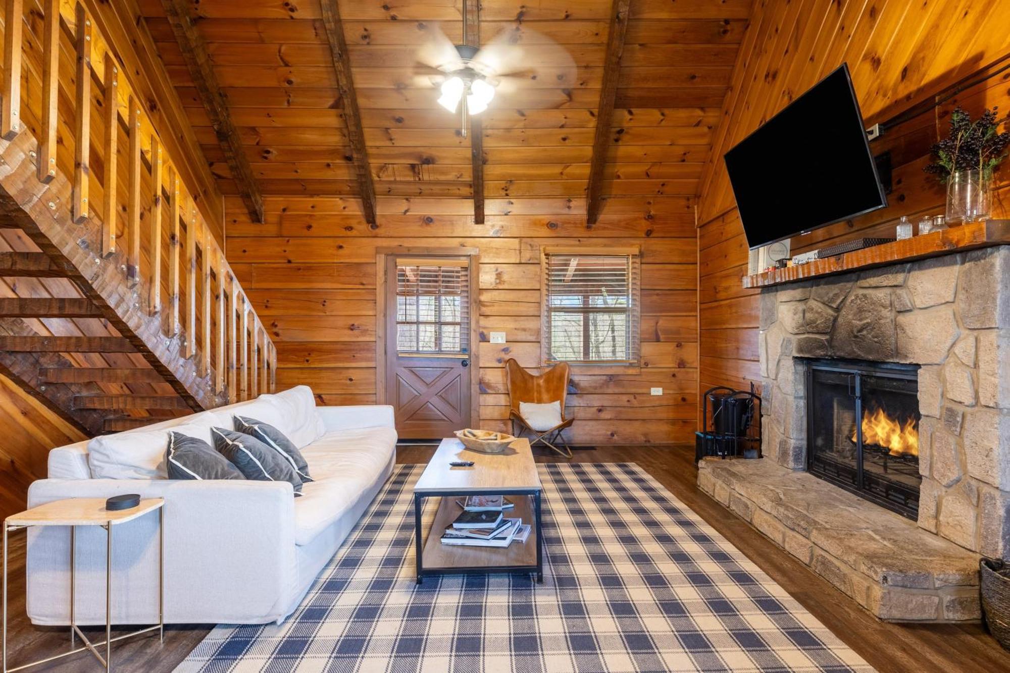 Dudley II By Avantstay Comfortable Cabin W Hot Tub Views 비둘기 포지 외부 사진