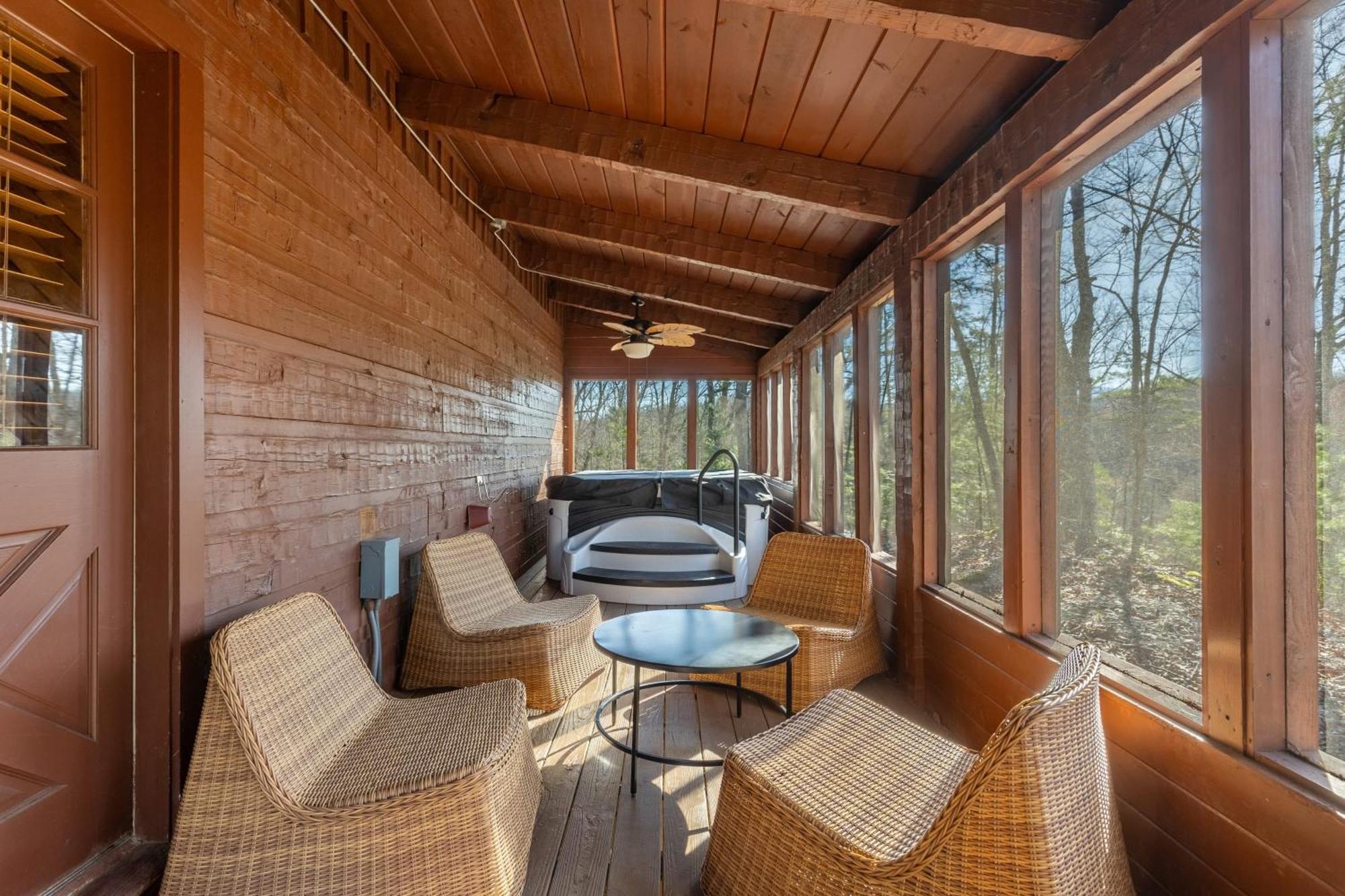 Dudley II By Avantstay Comfortable Cabin W Hot Tub Views 비둘기 포지 외부 사진