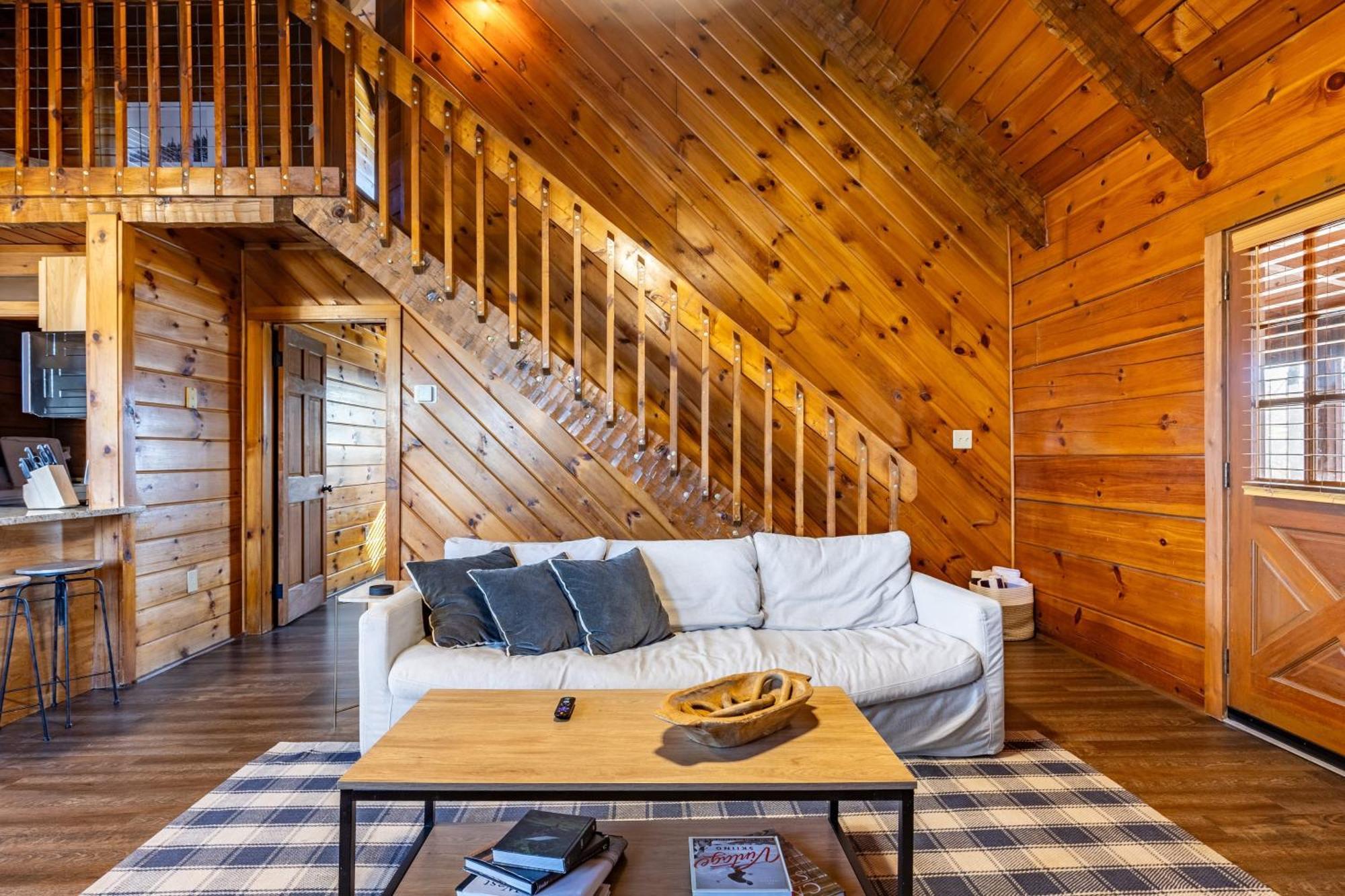 Dudley II By Avantstay Comfortable Cabin W Hot Tub Views 비둘기 포지 외부 사진