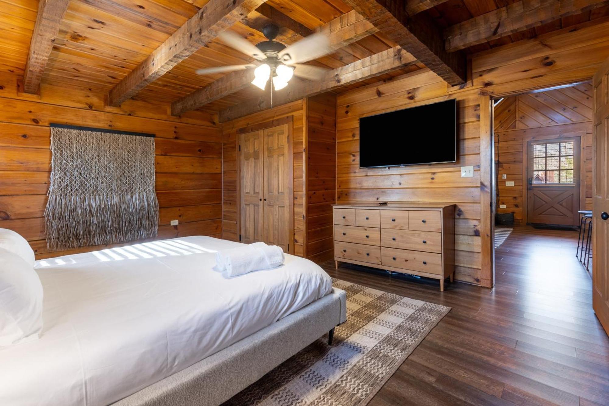 Dudley II By Avantstay Comfortable Cabin W Hot Tub Views 비둘기 포지 외부 사진