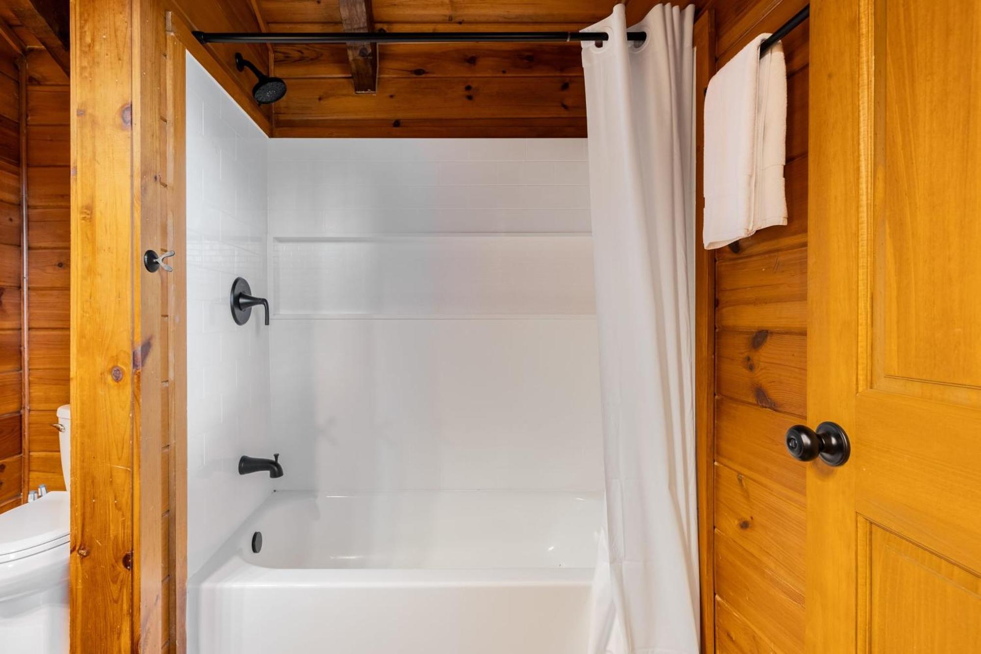 Dudley II By Avantstay Comfortable Cabin W Hot Tub Views 비둘기 포지 외부 사진