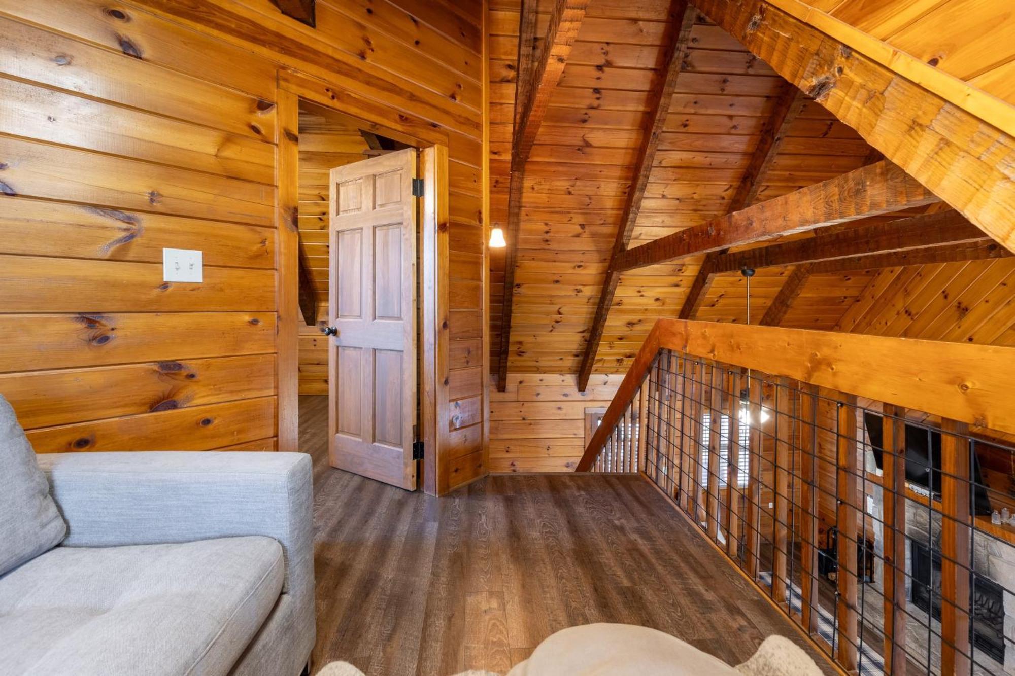 Dudley II By Avantstay Comfortable Cabin W Hot Tub Views 비둘기 포지 외부 사진