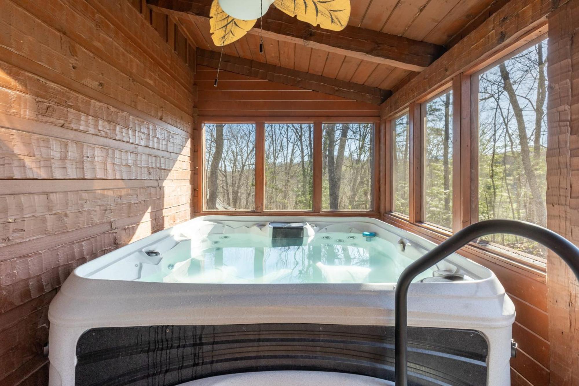 Dudley II By Avantstay Comfortable Cabin W Hot Tub Views 비둘기 포지 외부 사진