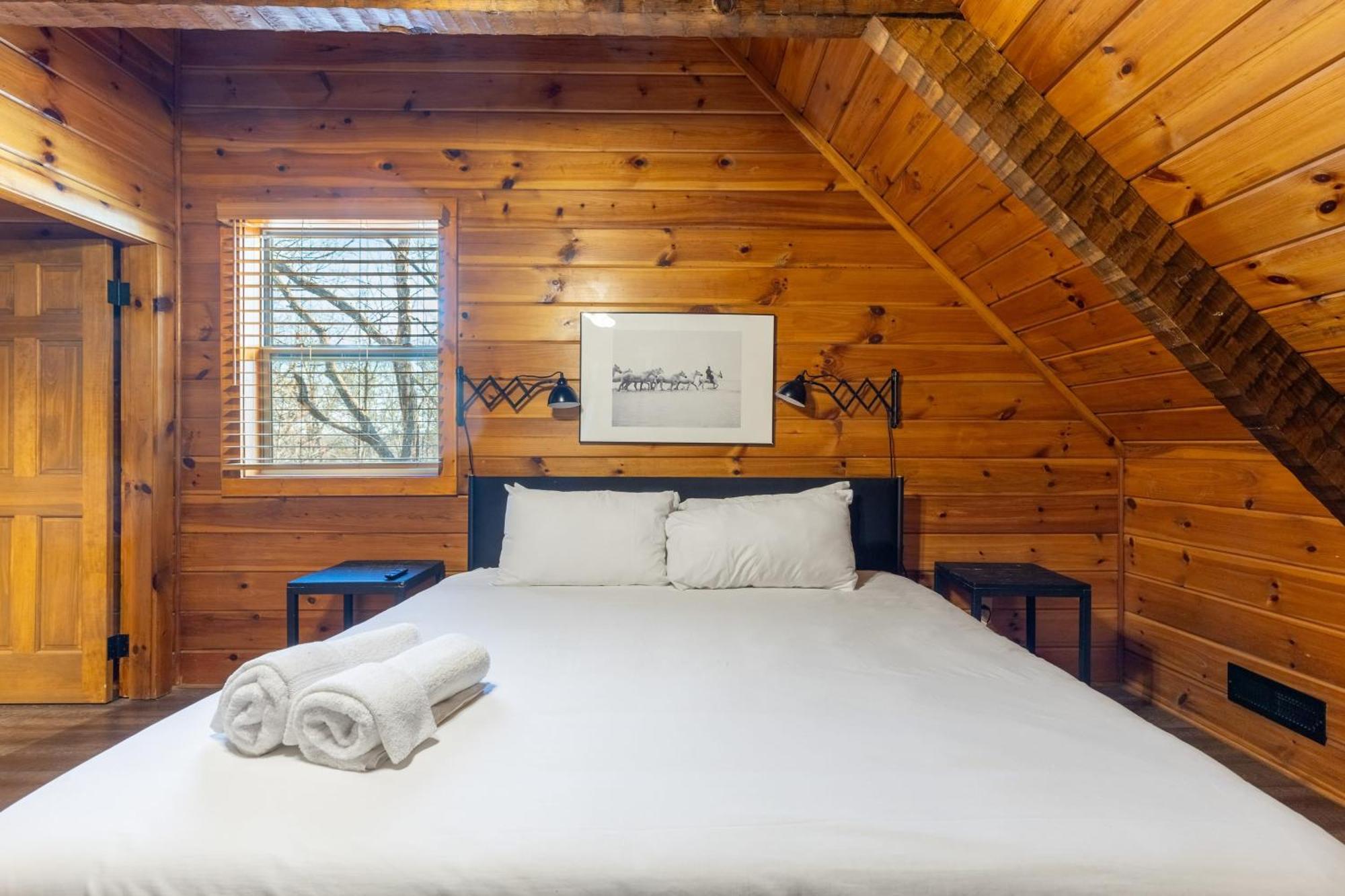 Dudley II By Avantstay Comfortable Cabin W Hot Tub Views 비둘기 포지 외부 사진