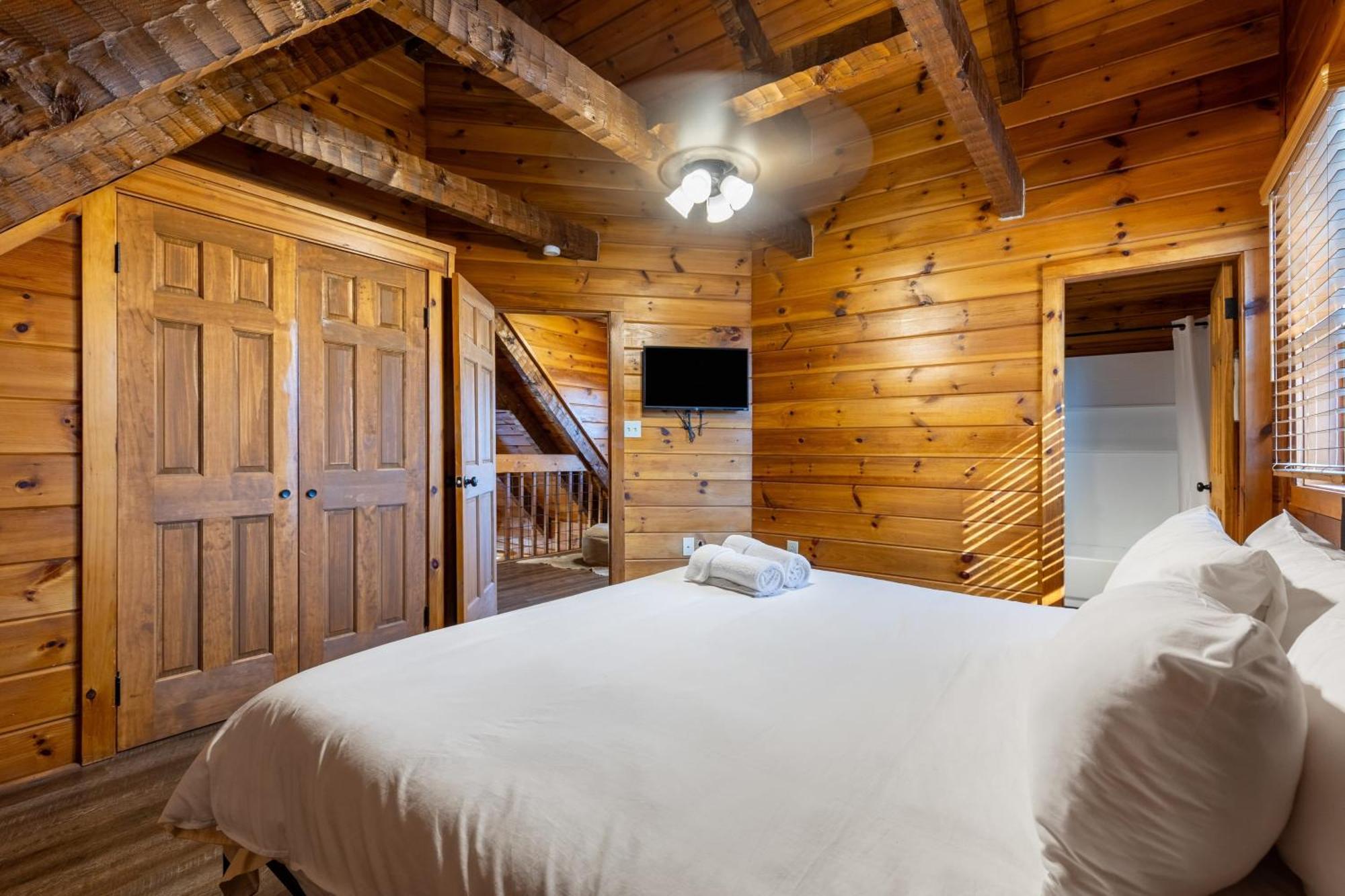 Dudley II By Avantstay Comfortable Cabin W Hot Tub Views 비둘기 포지 외부 사진