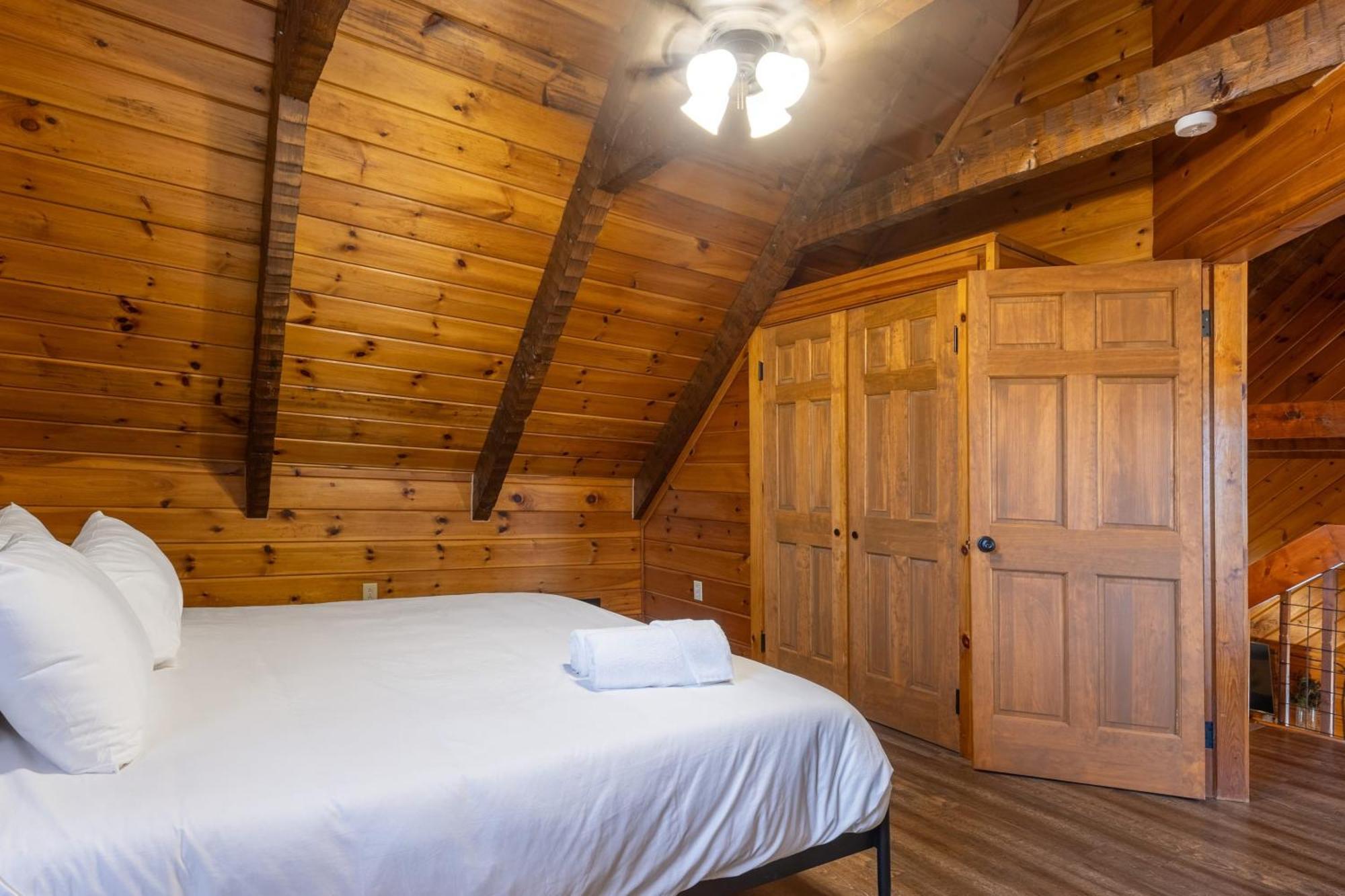 Dudley II By Avantstay Comfortable Cabin W Hot Tub Views 비둘기 포지 외부 사진