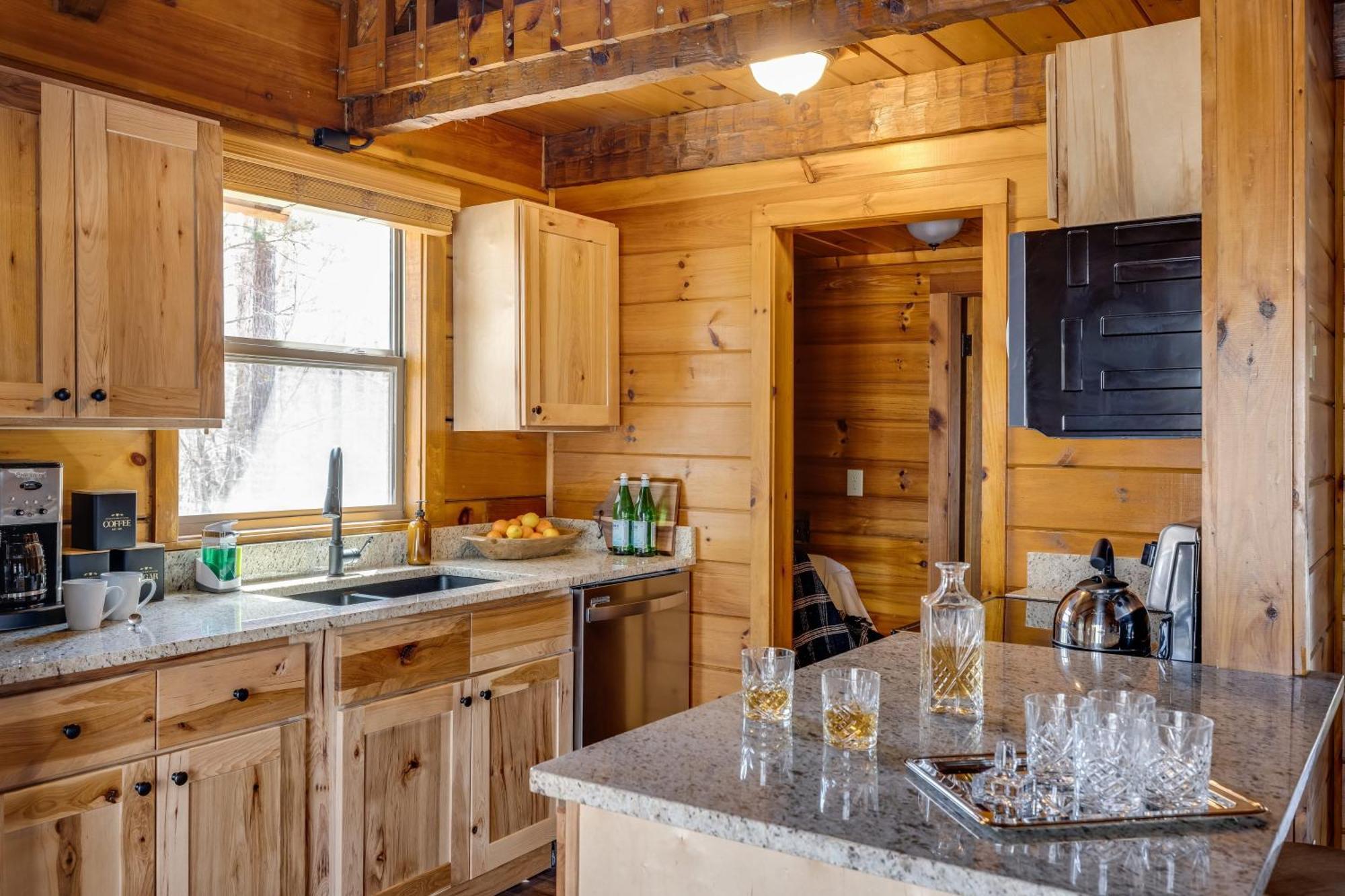 Dudley II By Avantstay Comfortable Cabin W Hot Tub Views 비둘기 포지 외부 사진